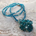 Collana con ciondolo in smeraldo e sfaccettature in cristallo Swarovski